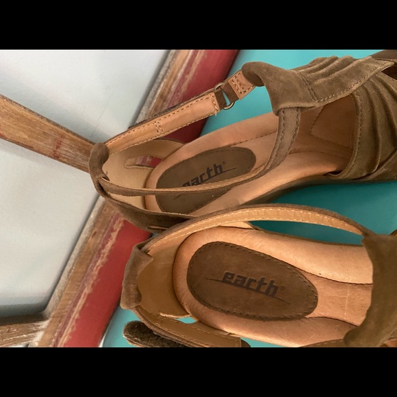 EARTH T-STRAP SANDALS - Picture 6 of 7